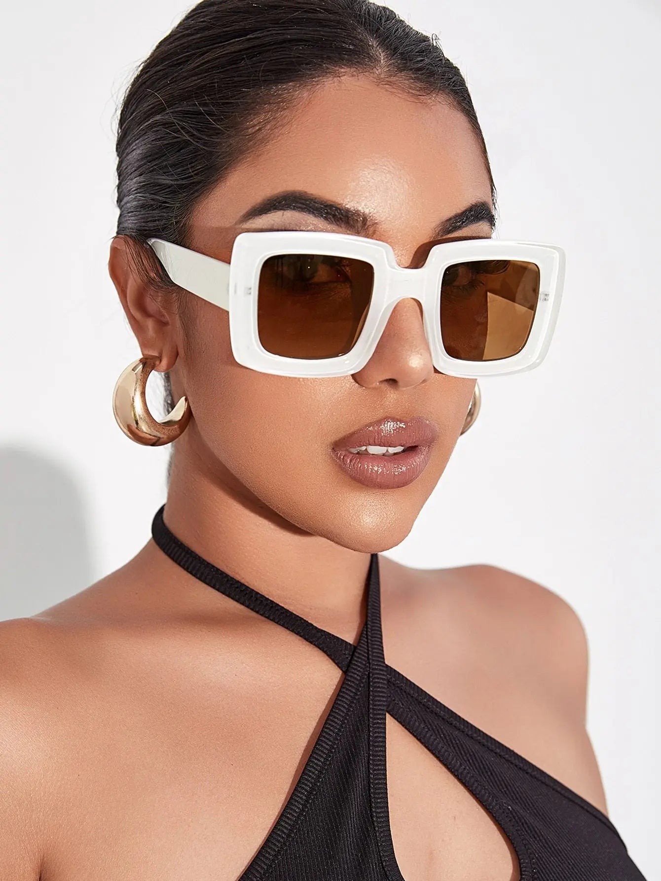 A Fashionista's Stunning Square Sunglasses - Suncollections