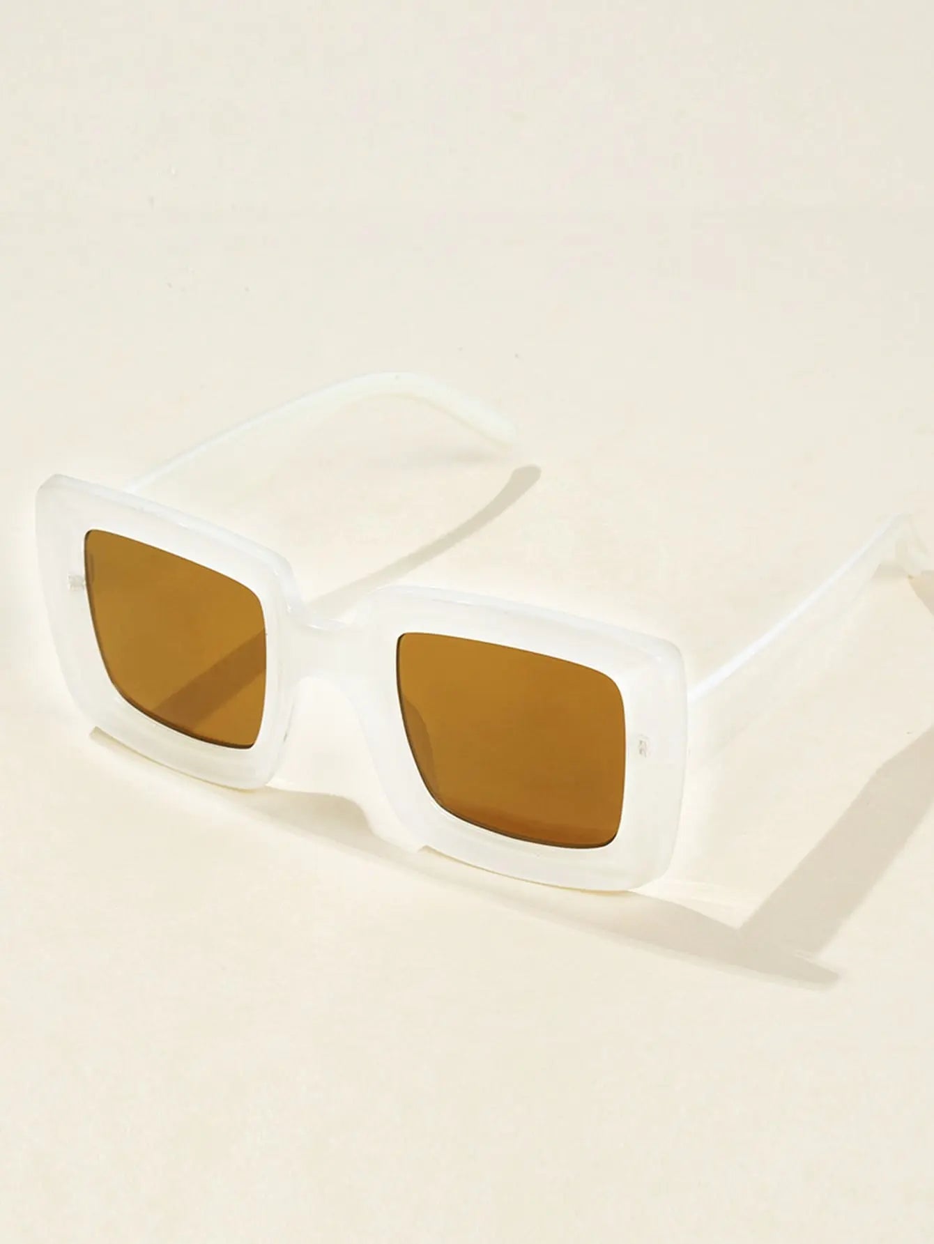 A Fashionista's Stunning Square Sunglasses - Suncollections