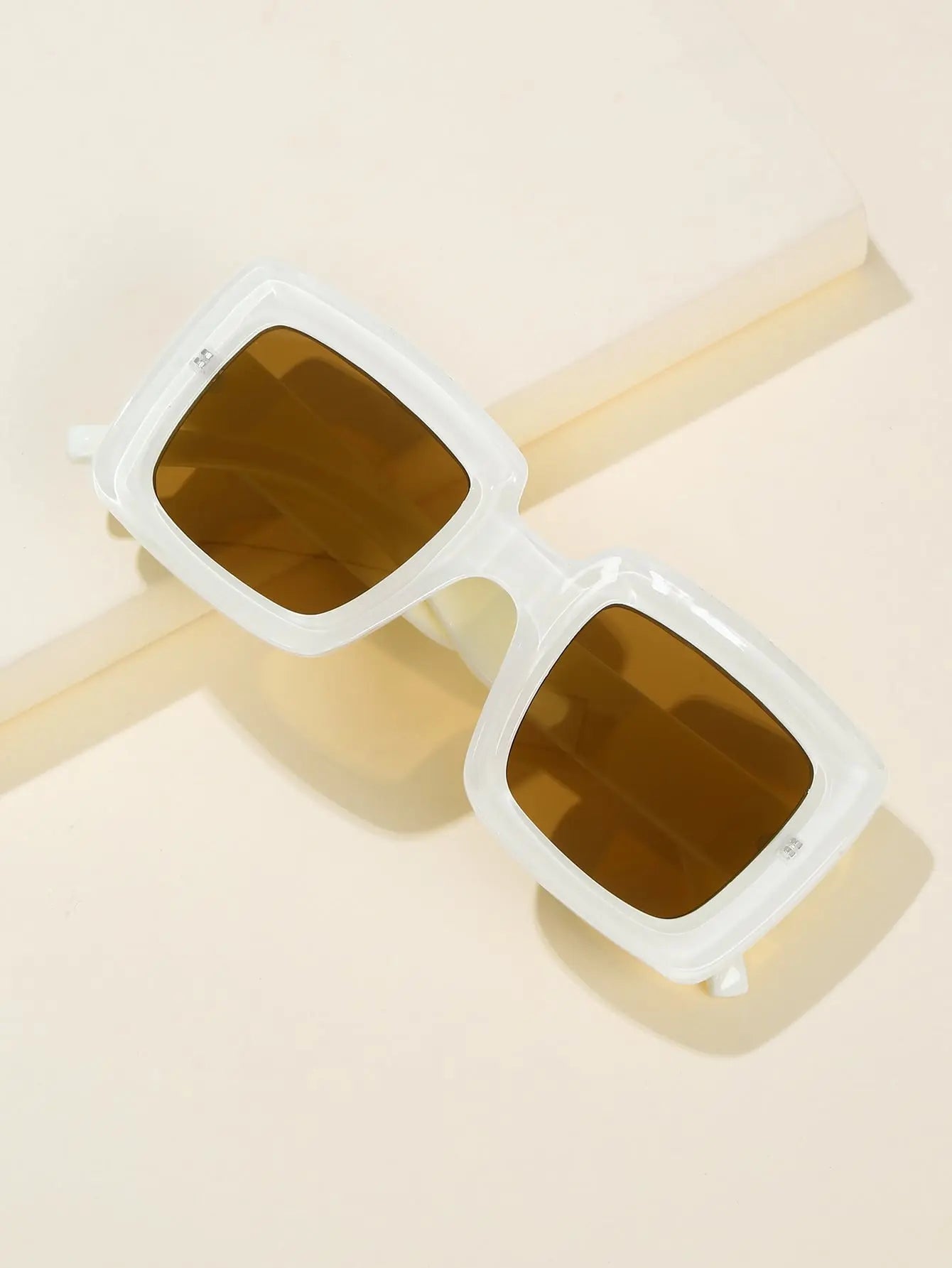 A Fashionista's Stunning Square Sunglasses - Suncollections