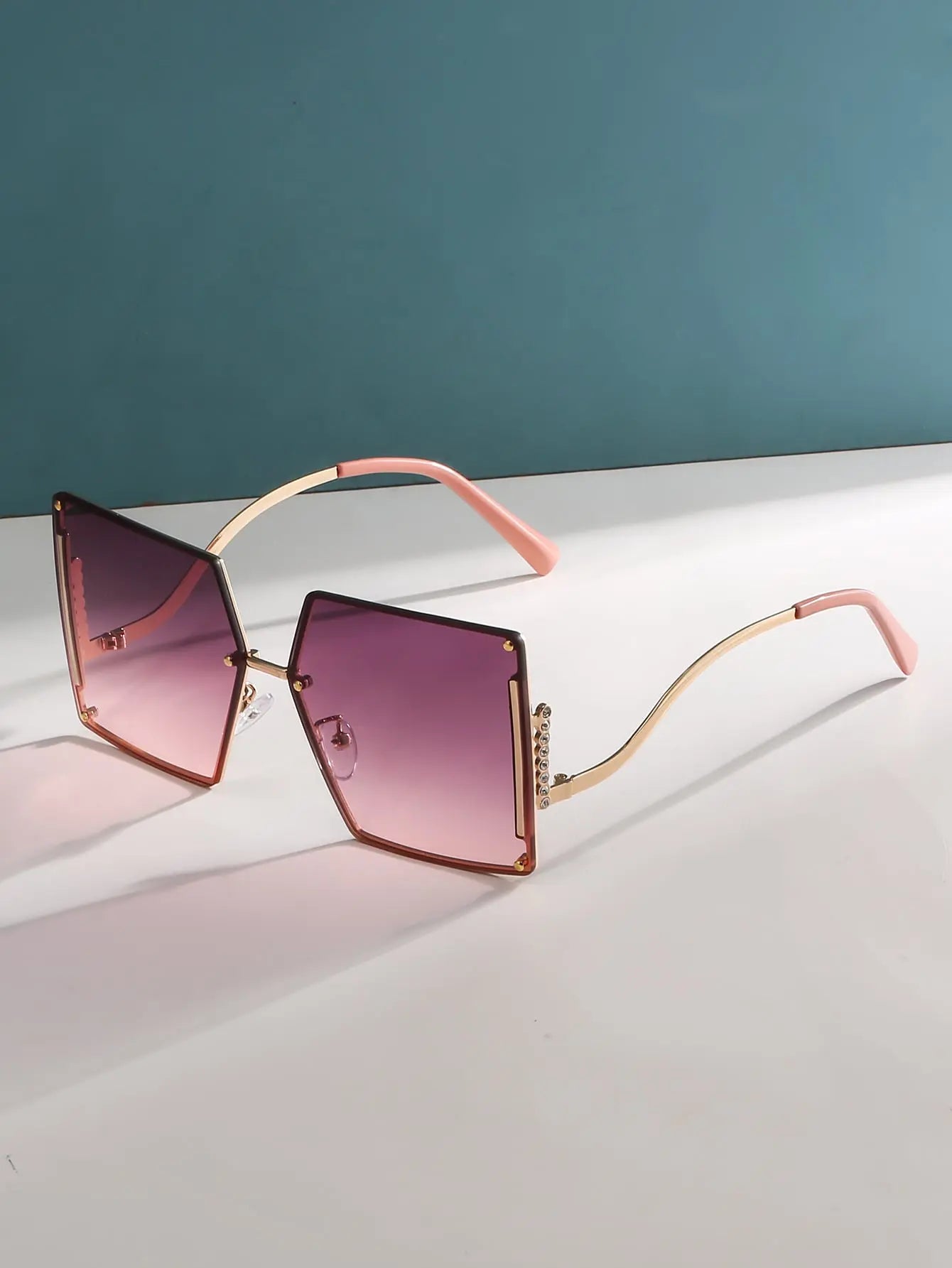 Chic Square Studded Frame Sungasses - Suncollections