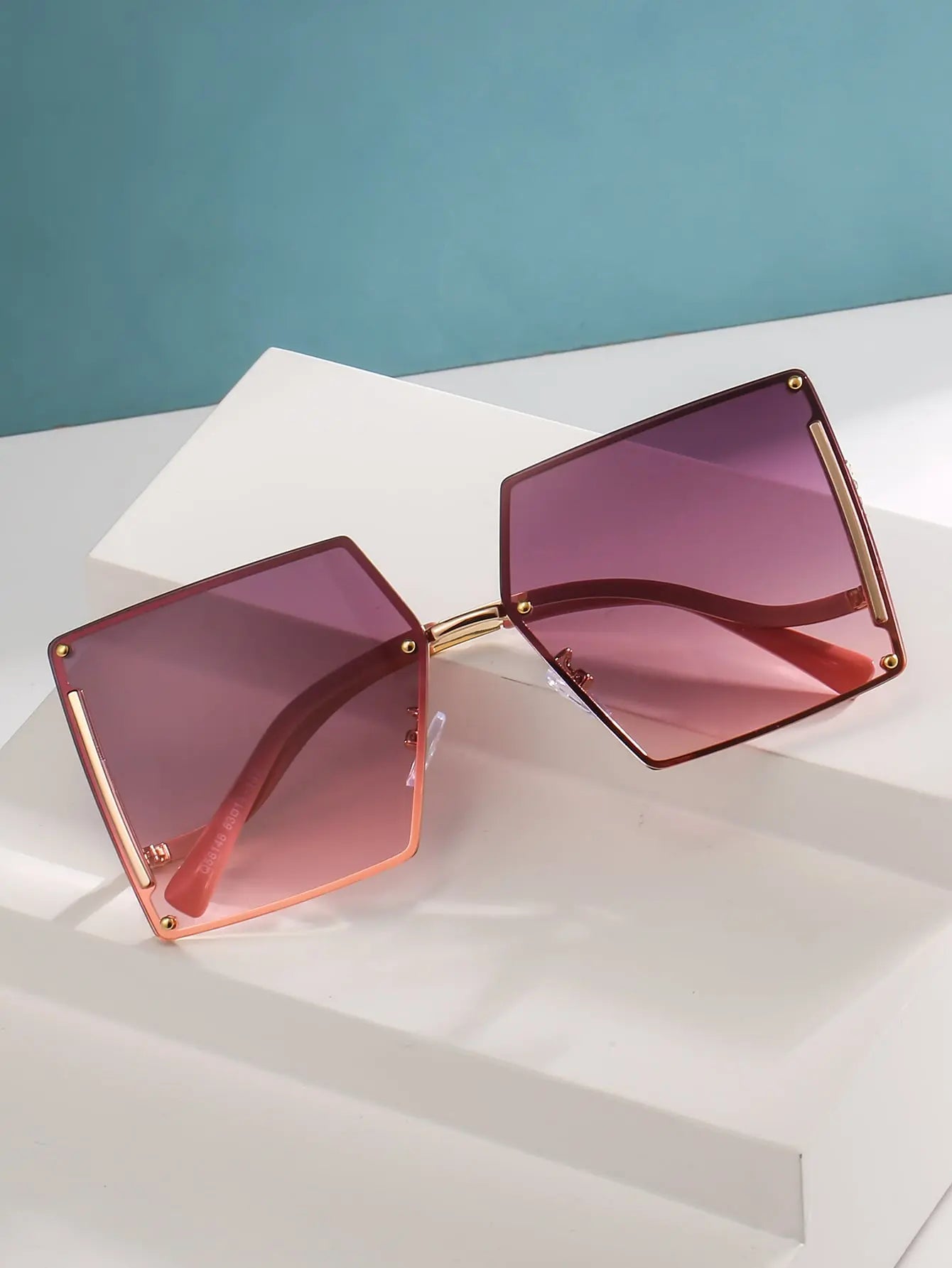 Chic Square Studded Frame Sungasses - Suncollections