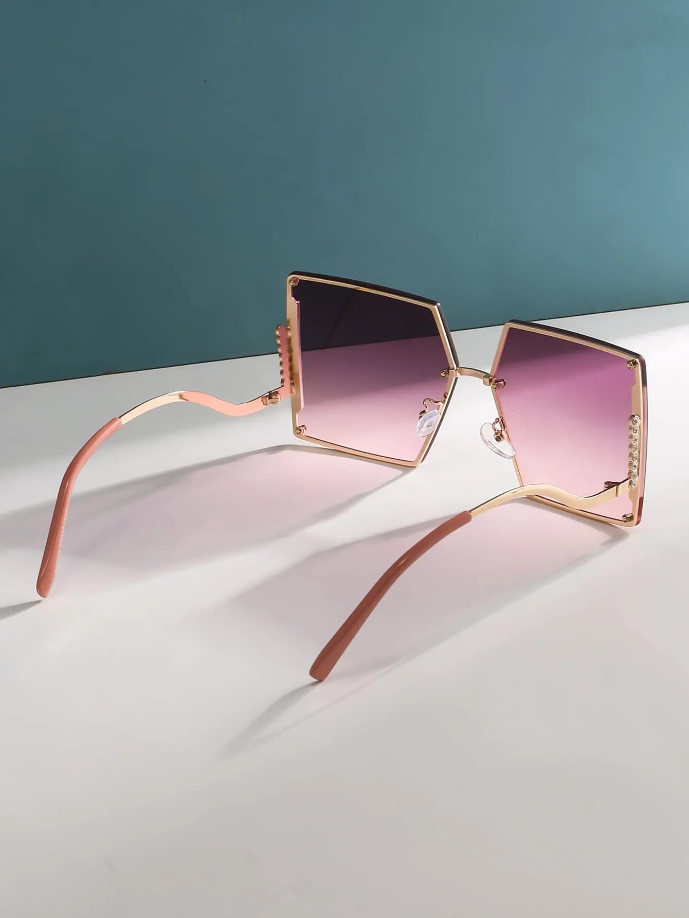 Chic Square Studded Frame Sungasses - Suncollections