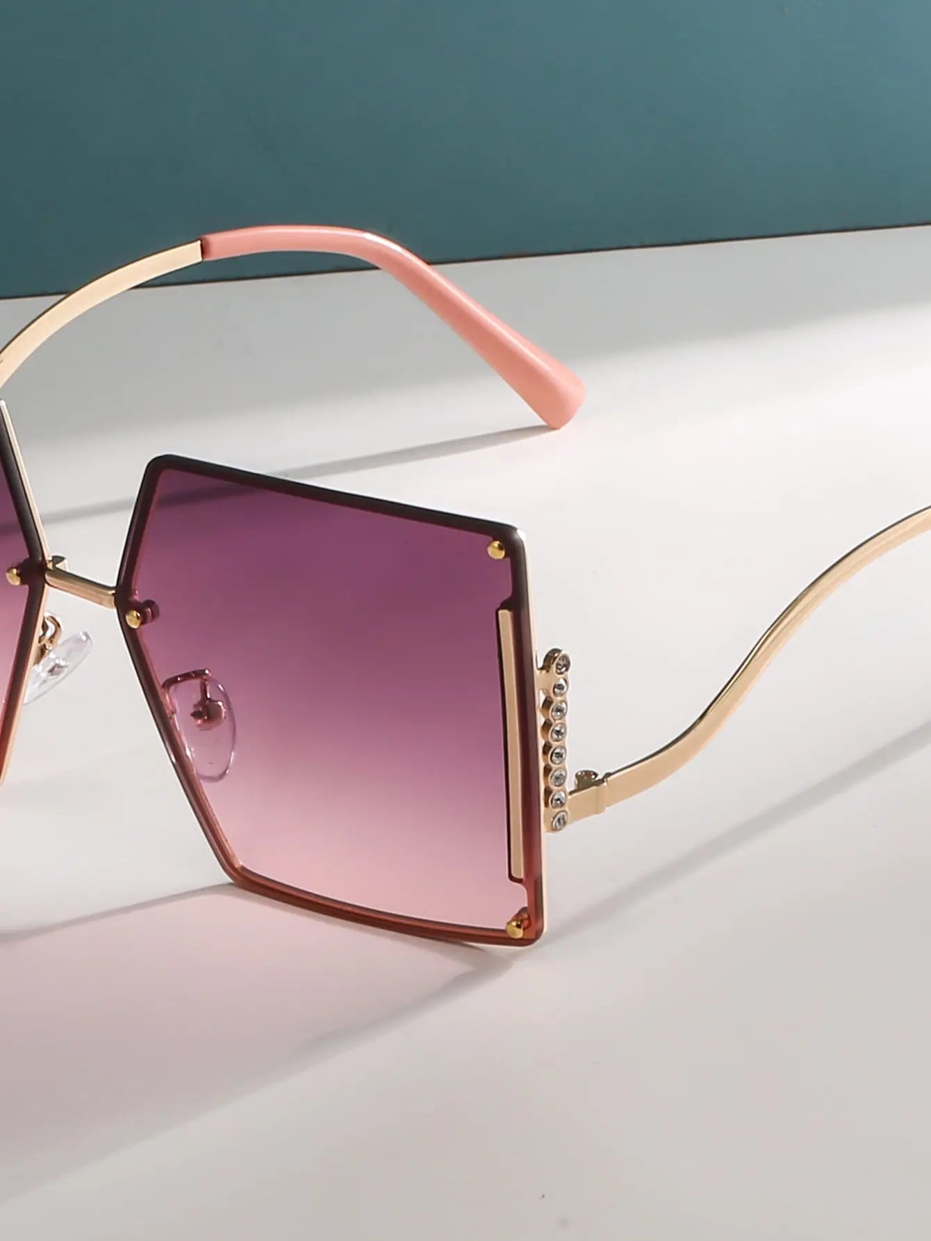 Chic Square Studded Frame Sungasses - Suncollections