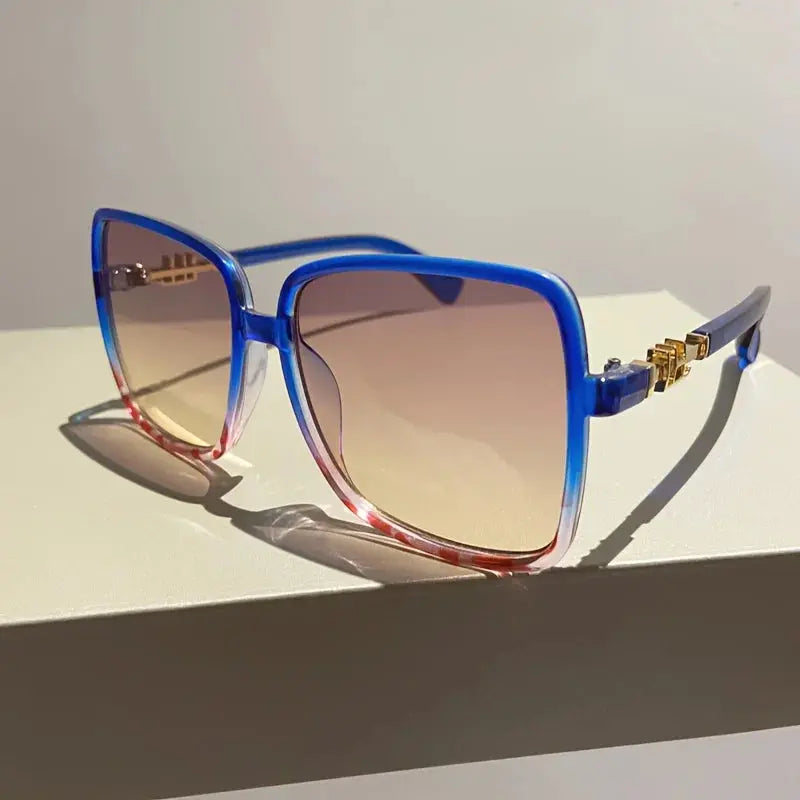Retro Two-Tone Fashion Sunglasses - Lightweight Design, Oversized Blue & Red Frame, Gradient Lens, Ideal for Beach Travel - Suncollections