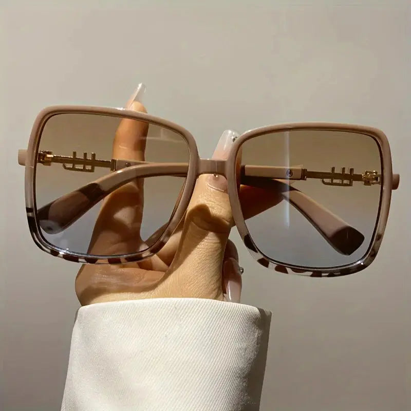 Retro Two-Tone Fashion Sunglasses - Lightweight Design, Oversized Blue & Red Frame, Gradient Lens, Ideal for Beach Travel - Suncollections