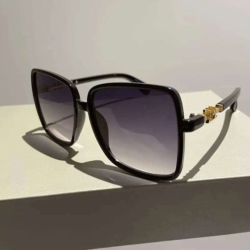 Retro Two-Tone Fashion Sunglasses - Lightweight Design, Oversized Blue & Red Frame, Gradient Lens, Ideal for Beach Travel - Suncollections