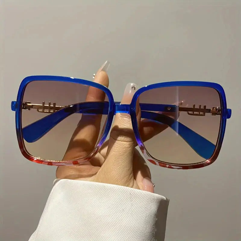 Retro Two-Tone Fashion Sunglasses - Lightweight Design, Oversized Blue & Red Frame, Gradient Lens, Ideal for Beach Travel - Suncollections