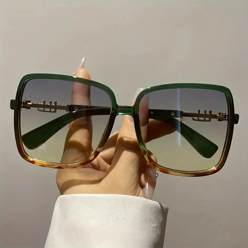 Retro Two-Tone Fashion Sunglasses - Lightweight Design, Oversized Blue & Red Frame, Gradient Lens, Ideal for Beach Travel - Suncollections