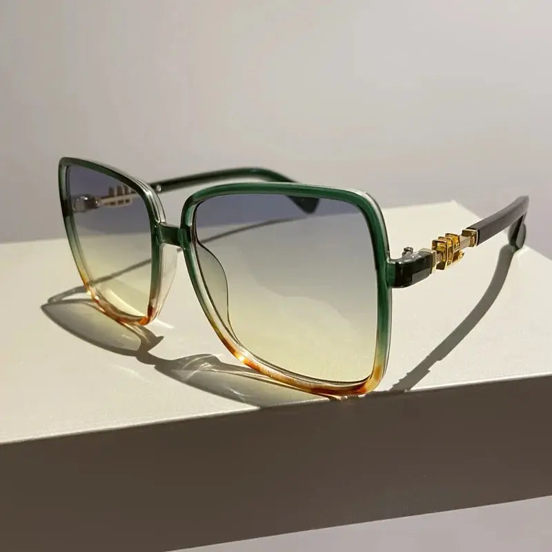 Retro Two-Tone Fashion Sunglasses - Lightweight Design, Oversized Blue & Red Frame, Gradient Lens, Ideal for Beach Travel - Suncollections