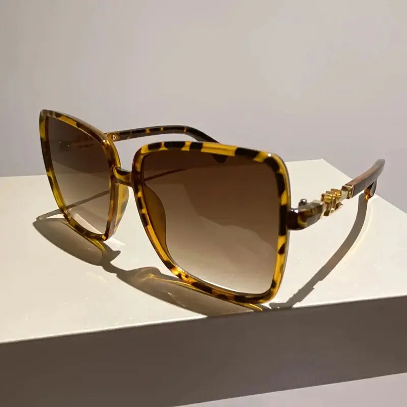 Retro Two-Tone Fashion Sunglasses - Lightweight Design, Oversized Blue & Red Frame, Gradient Lens, Ideal for Beach Travel - Suncollections